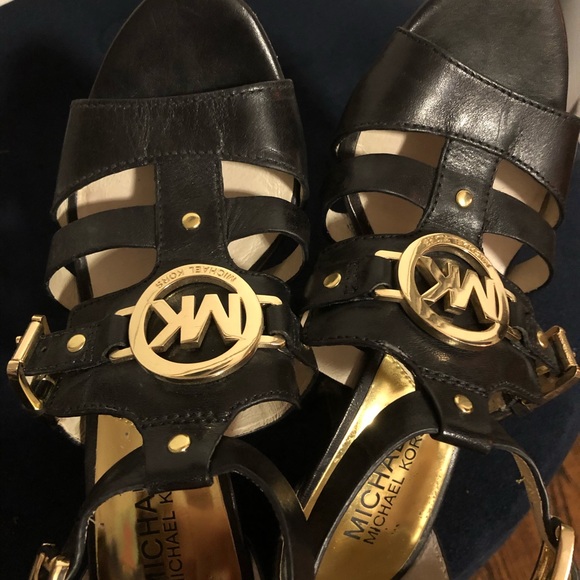 Michael Kors Size 6 Black Heels - Picture 6 of 7